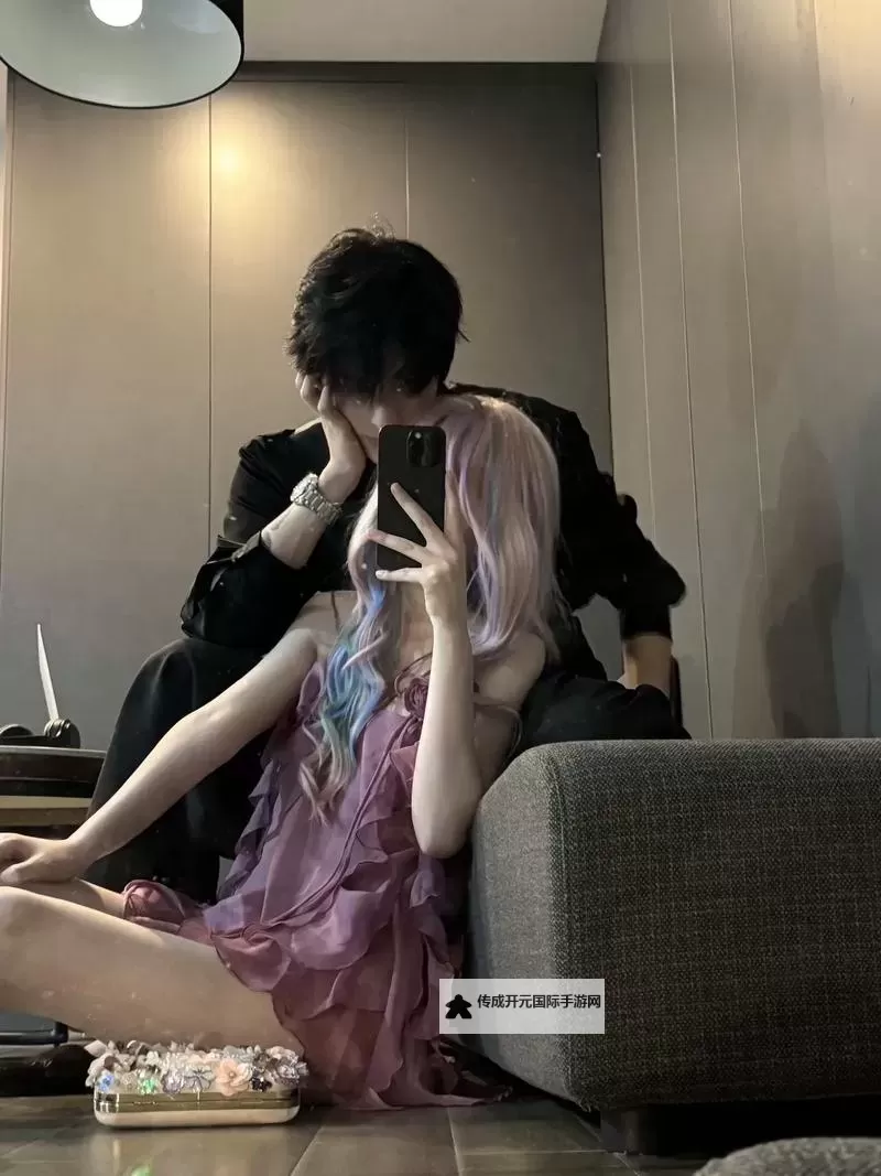 美女和帅哥一起差差差差差，甜蜜互动引发网友热议图1