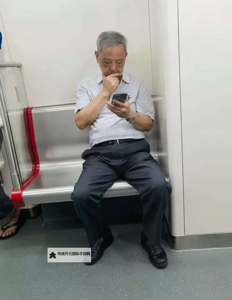 最新老头恋老日志：细腻描绘岁月深情的温暖故事图1