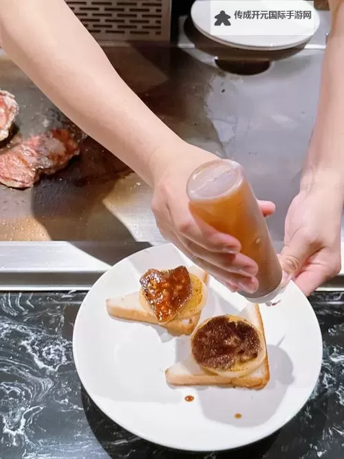一边做饭一边躁狂视频：厨房里的疯狂演绎图1