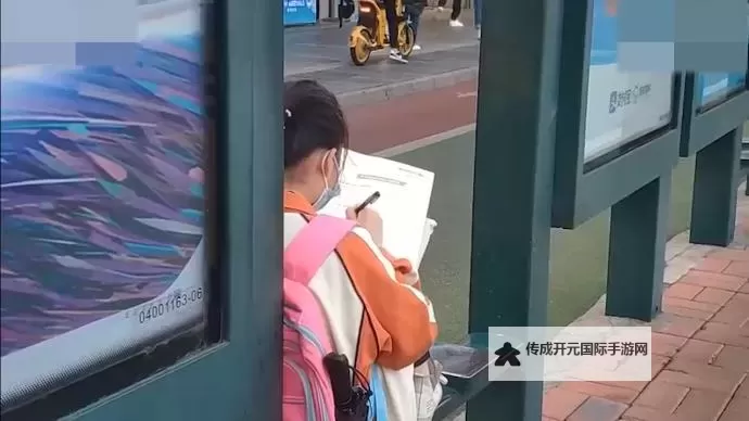 学霸棍子上的奇趣时光：坐在上面写作业的故事图1