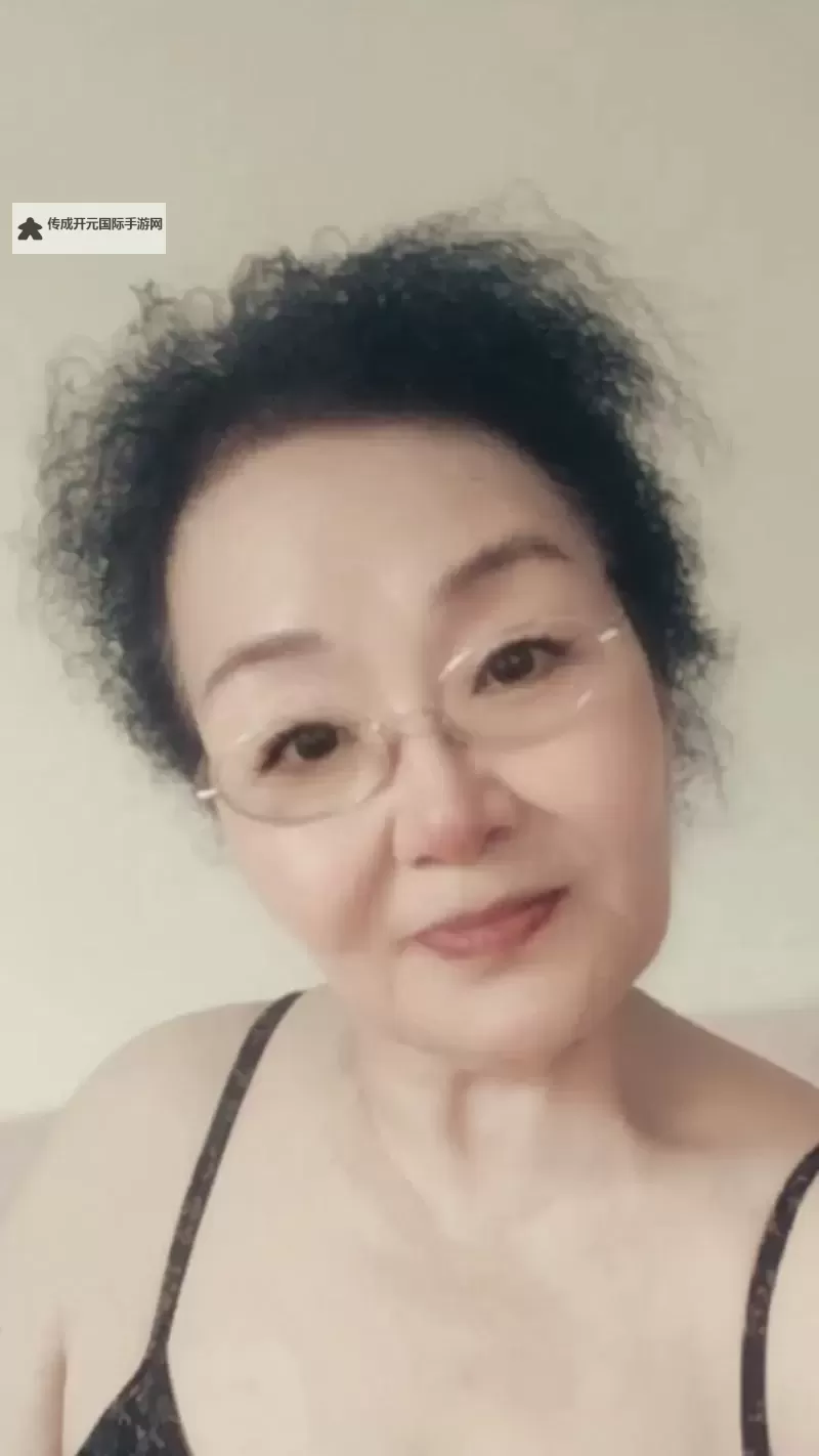 中国老太太WBBHD：新时代下的智慧与坚韧图1
