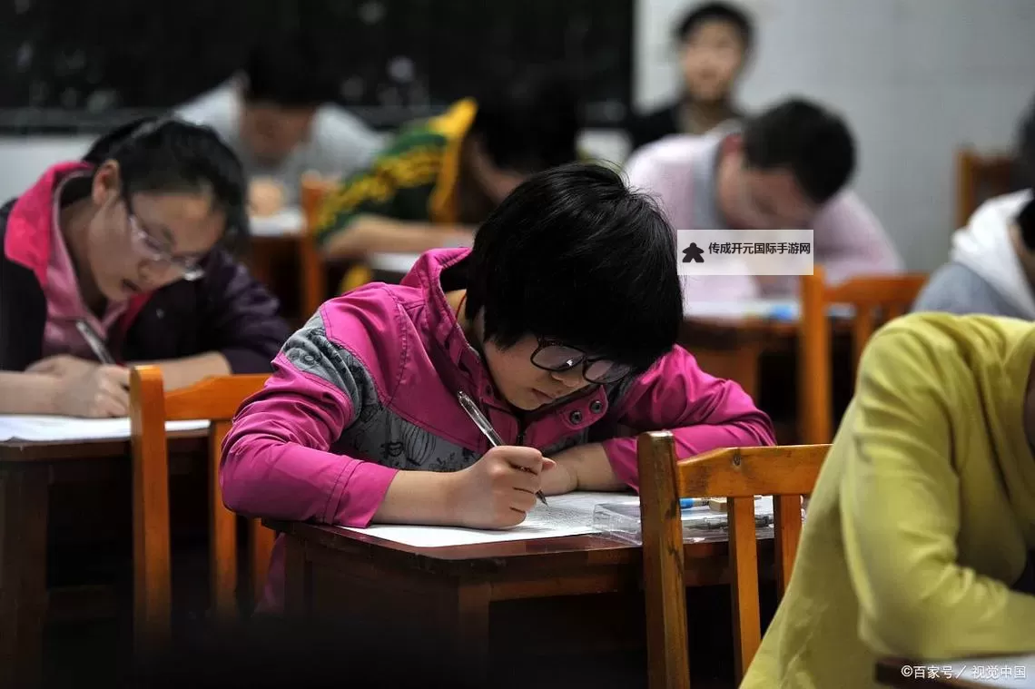 搞笑趣闻：我竟然坐在学长的棒子上写作业！图1
