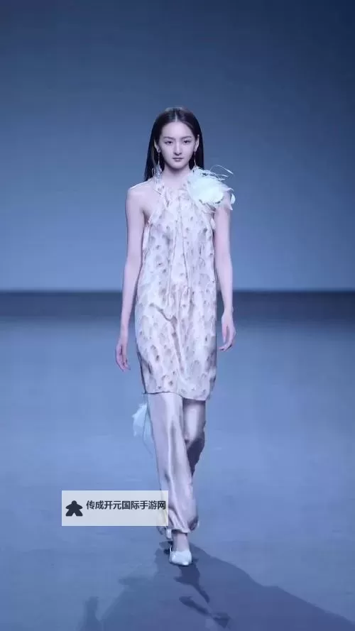 中国模特在线：探寻数字时代的时尚新风尚图1