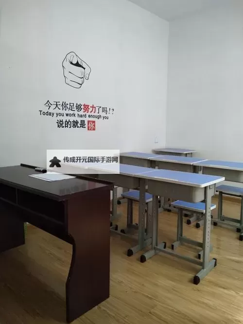 奇趣班级：我竟然坐在老师的鸡叭上写作业的奇遇图1