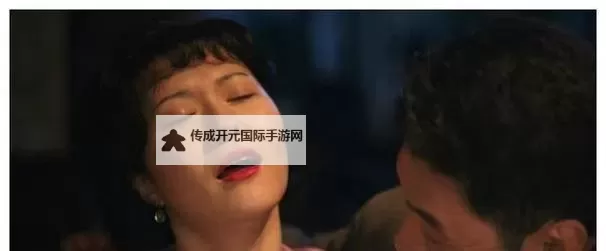 探索女人性高潮表情图片：真实瞬间与美学解析图1