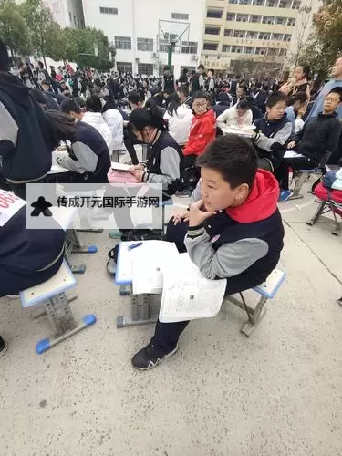 学长的棒棒上写作业：搞笑文章视频大全图1