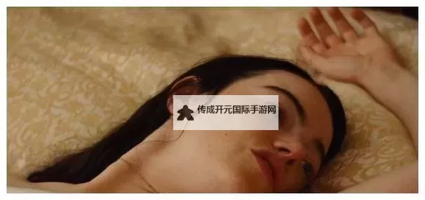 女生脱衣服没有马赛克的电影：真实裸露无遮挡的影片精选图1
