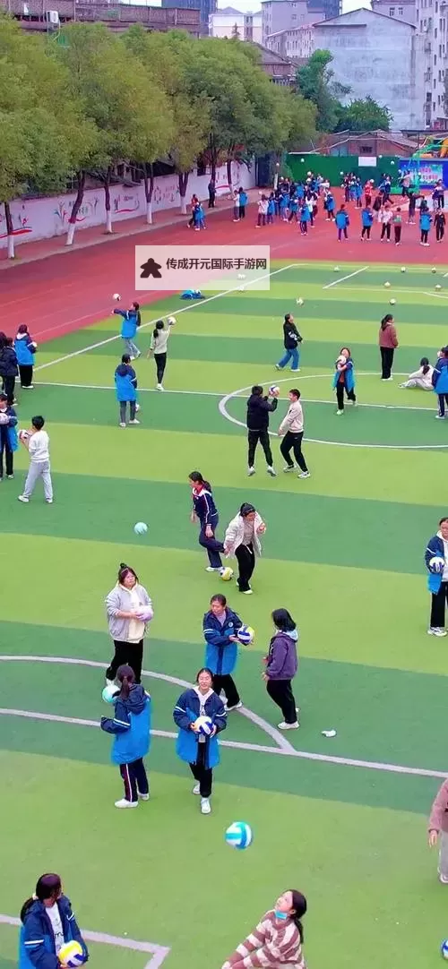 涨精装满肚子上学体育课，渺渺坚持锻炼迎挑战图1