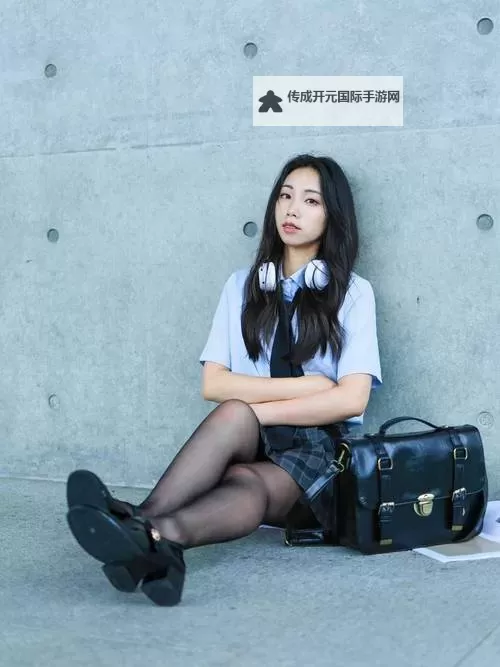 制服丝袜国语中文：经典影视剧中的时尚与魅力图1