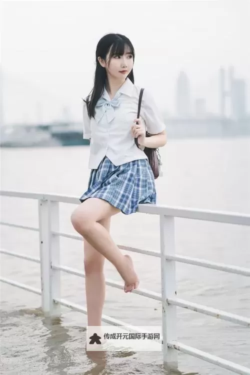 雨夜灯下，67194免费照亮孤独的心门图1