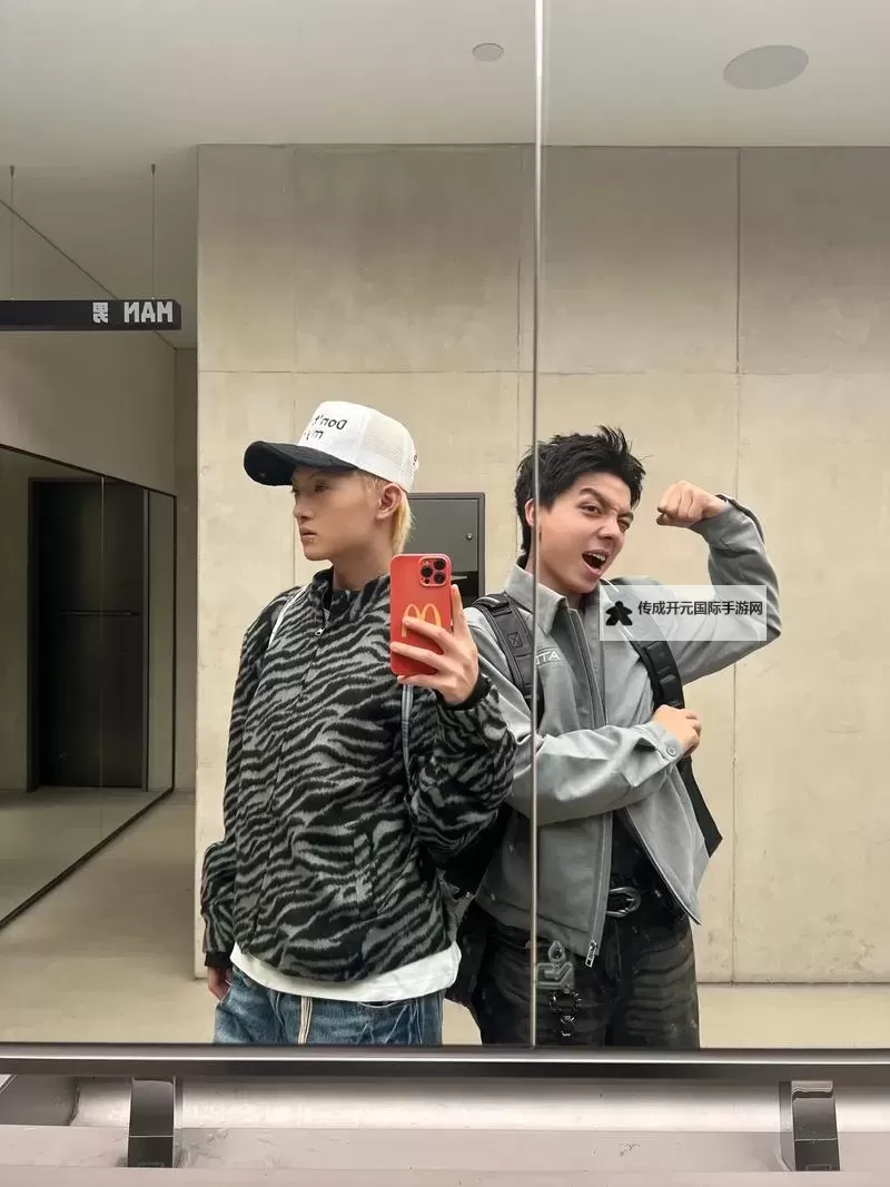 《中国男同chinesebooys》：城市夜色中的自我寻找与归属图1